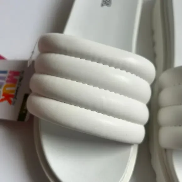 Muk Luks Women's Sun Catcher White Slip-On Sandals White Size 9 New - Picture 4 of 9